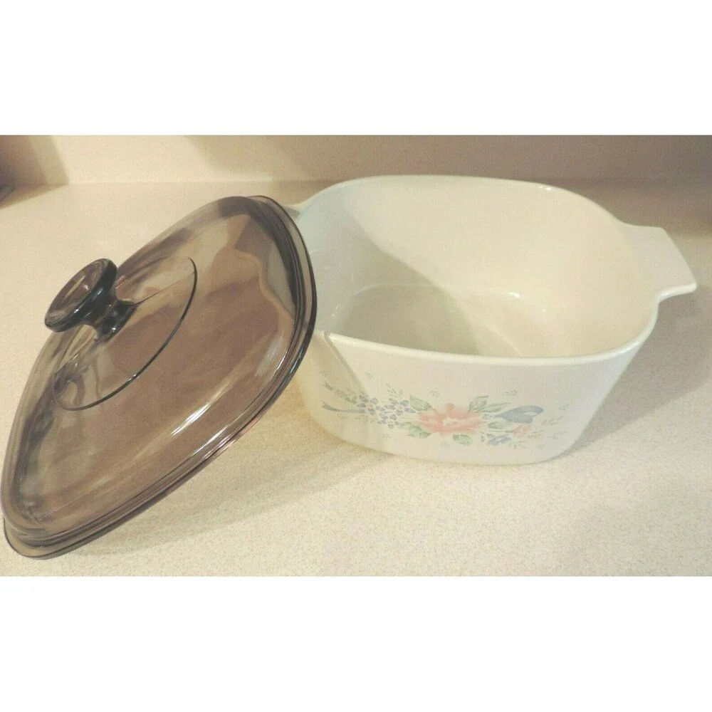 VINTAGE 3 liter CORNING WARE AMBER PYREX LID ' Symphony ' DESIGN